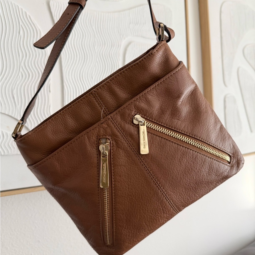 Michael Kors Camel Brown Leather Crossbody with Gold Zippers - Picture 2 of 4